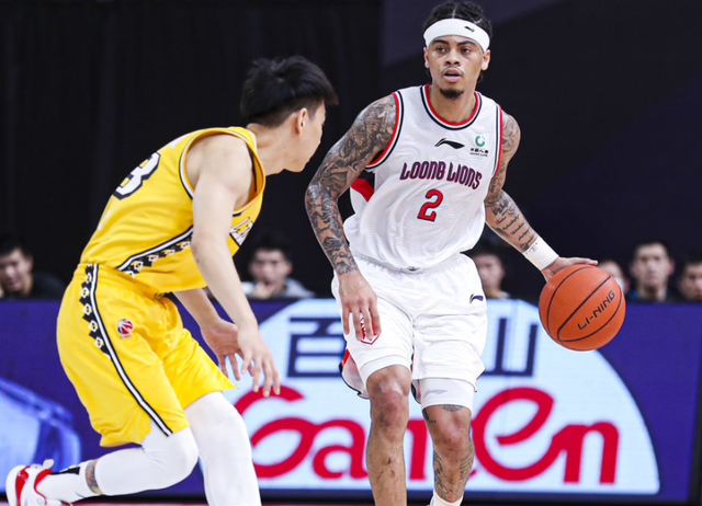 关于广州队主帅调整轮换阵容，寻求突破困境的信息