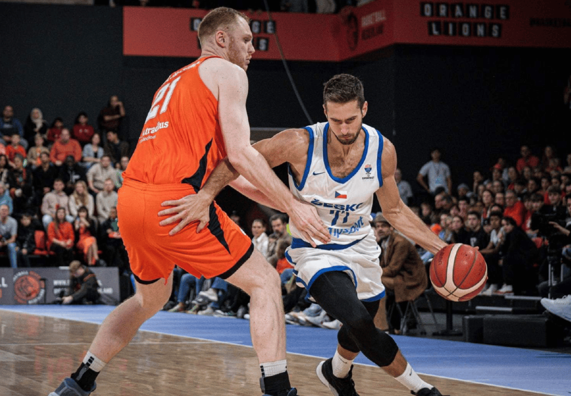 世俱杯-包含区区一球！欧预赛惊险战果曝光的词条