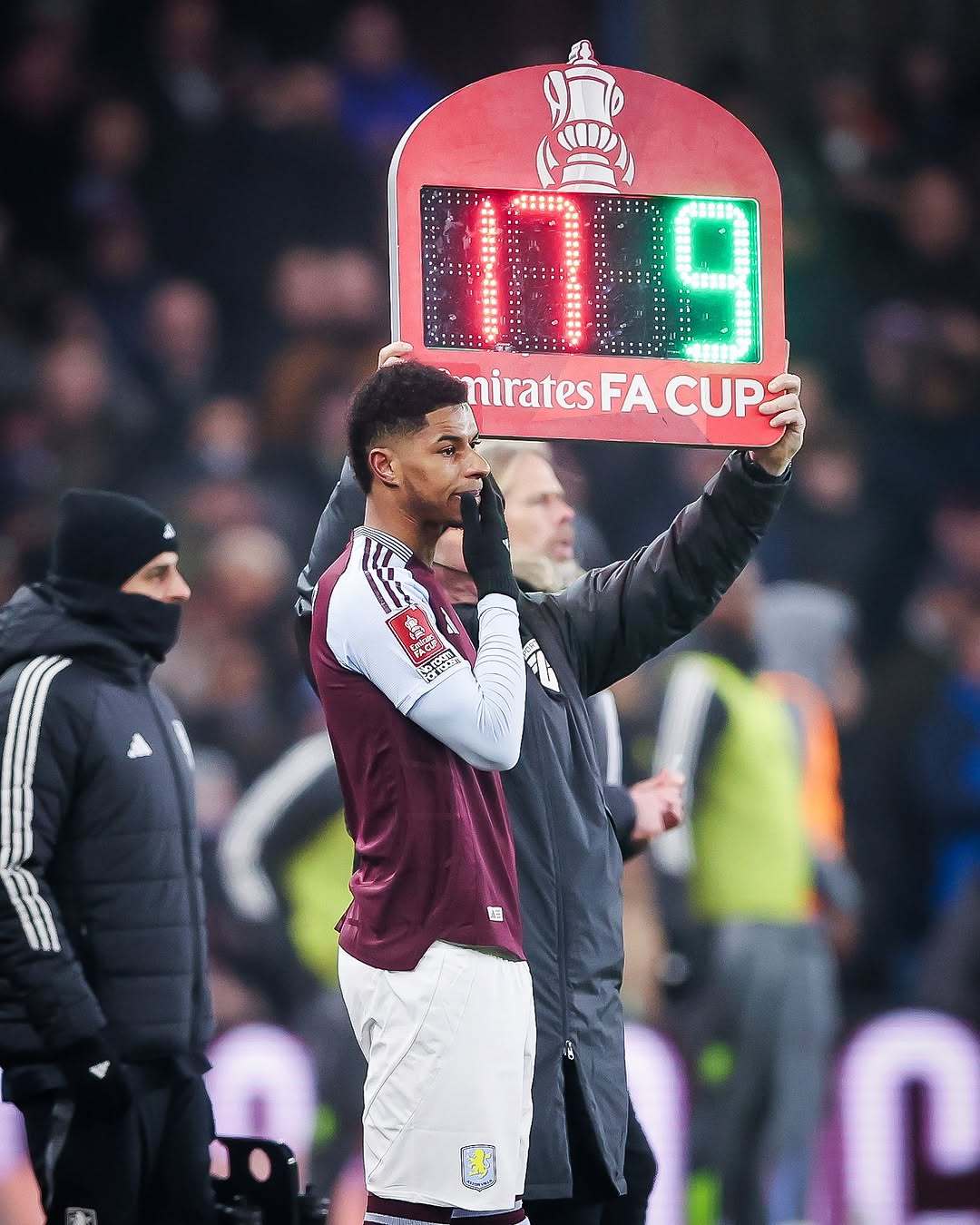 热刺客场不敌阿斯顿维拉，失去反超机会