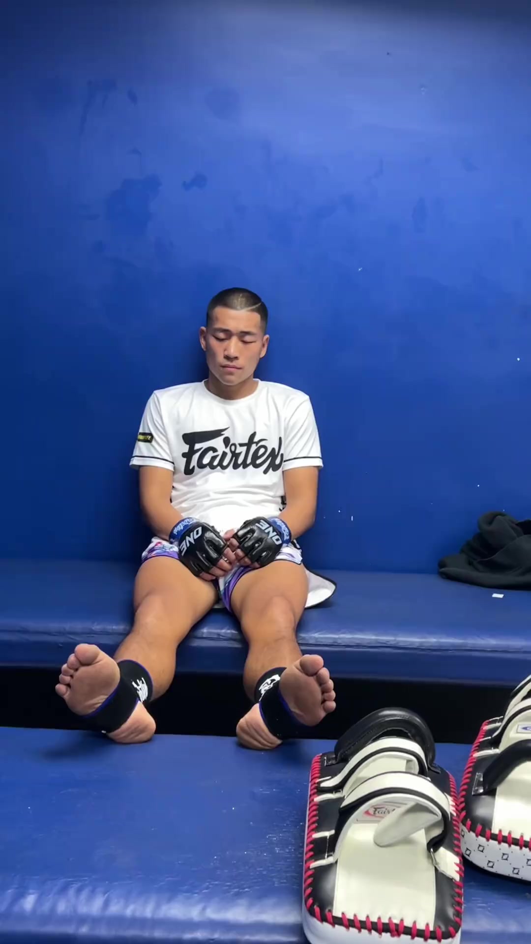 关于泰国拳击选手在激烈比赛中脱颖而出，取得胜利的信息