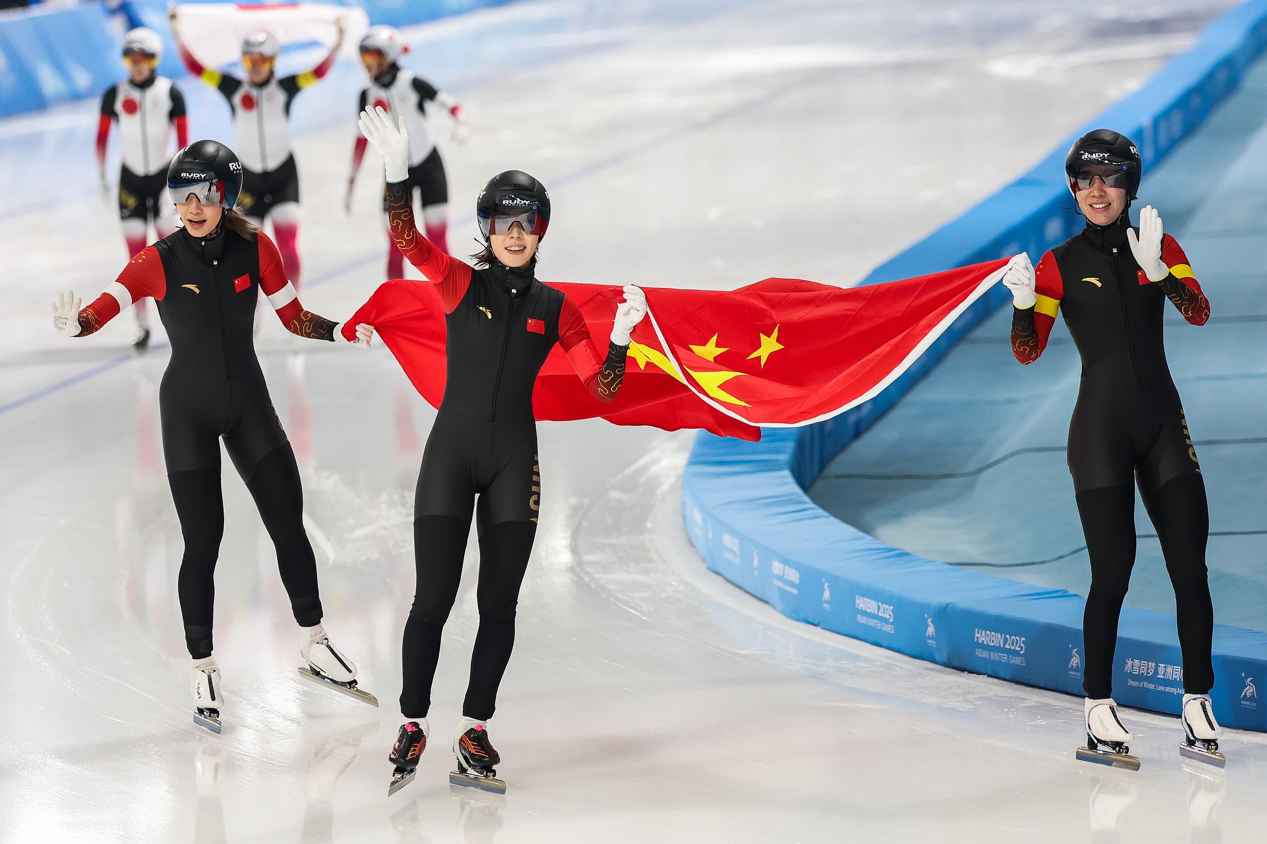 世俱杯赛程-加拿大滑冰运动员再获奖牌，表现优秀