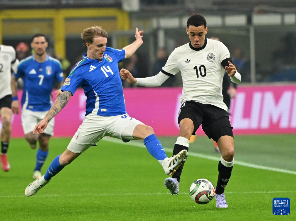 马其顿队在欧国联比赛中奋勇拼搏