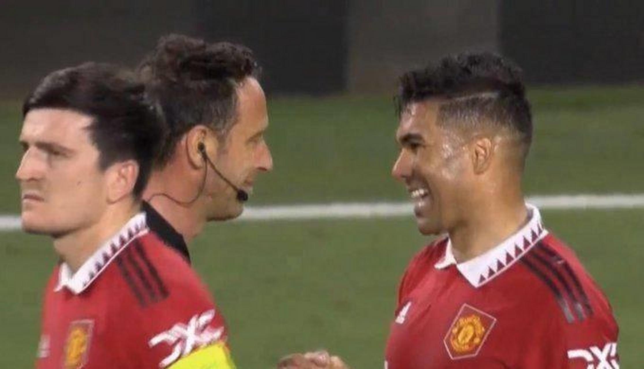 裁判失误引发争议，球迷纷纷表达不满