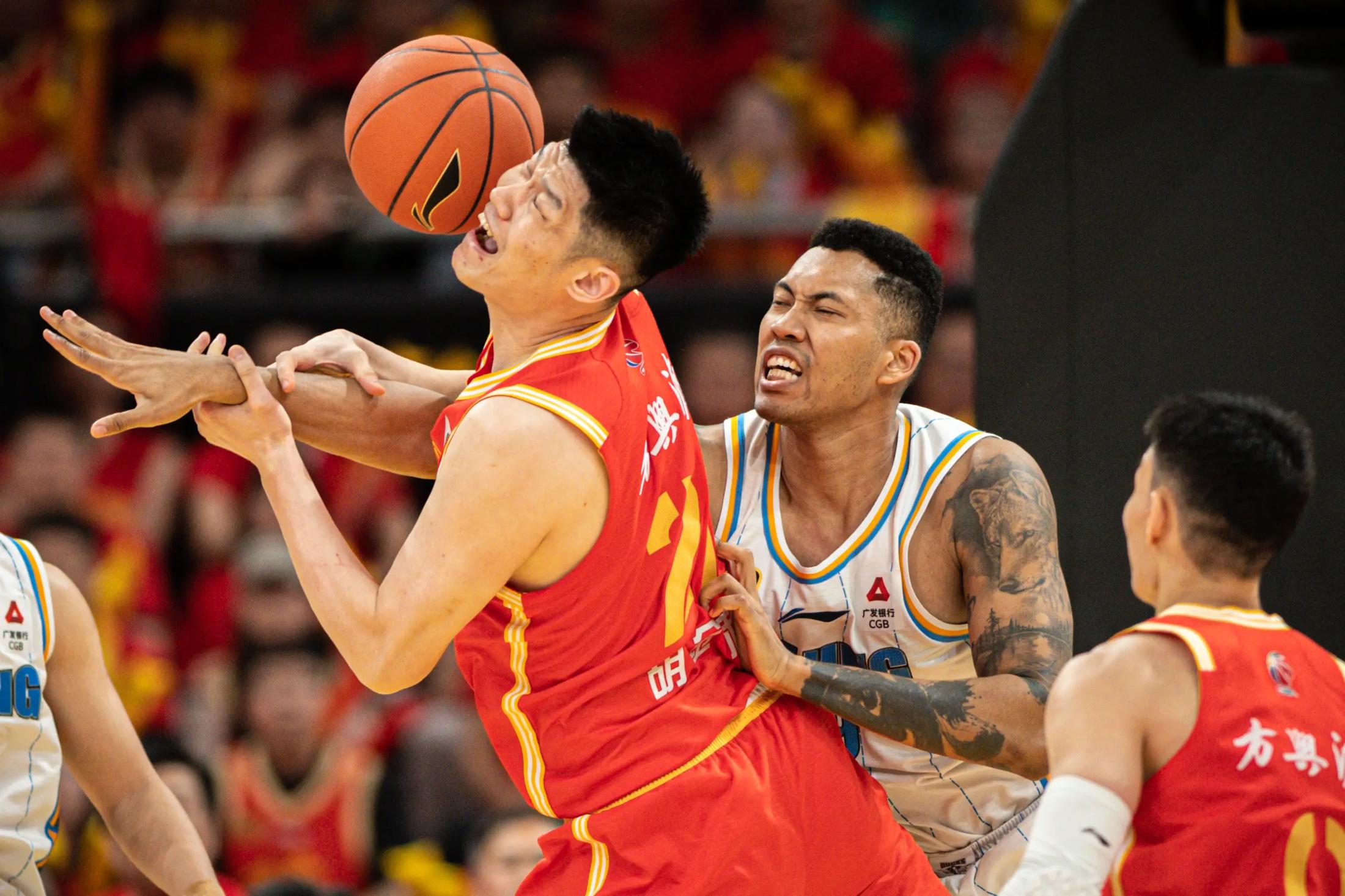 球队喜迎连胜，斩获关键三分