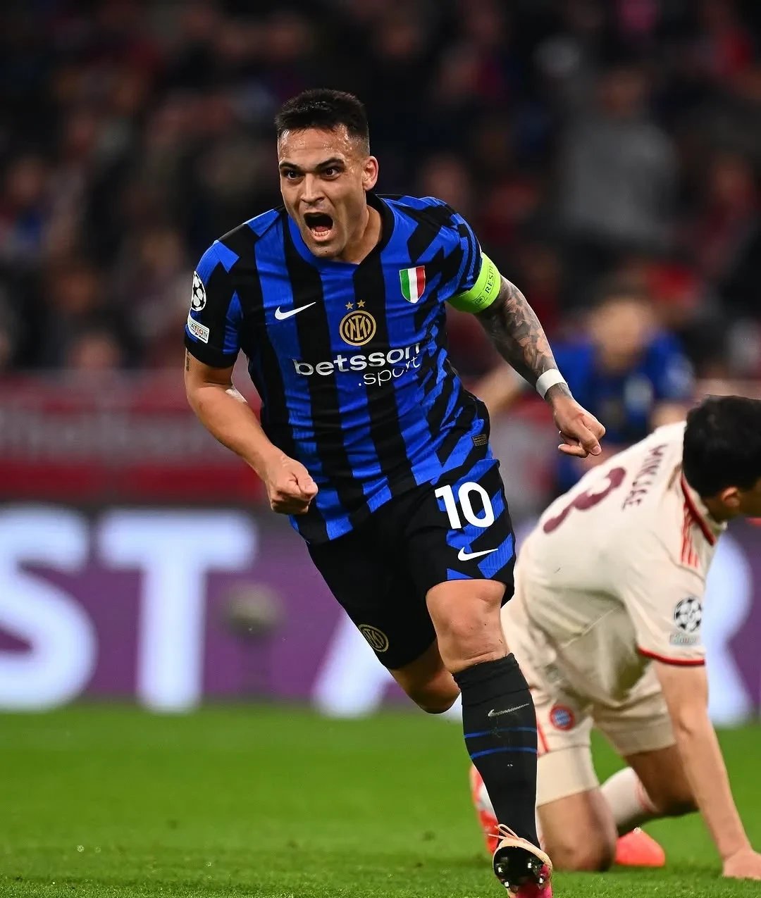 拜仁慕尼黑击败曼联，晋级欧冠半决赛！