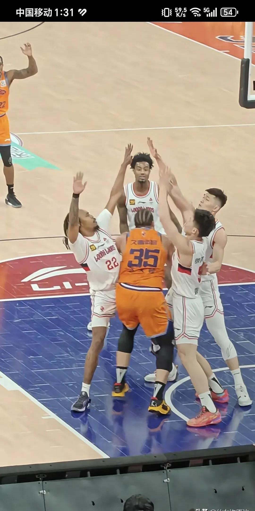 世俱杯决赛-对手防守紧密！球队难以突破