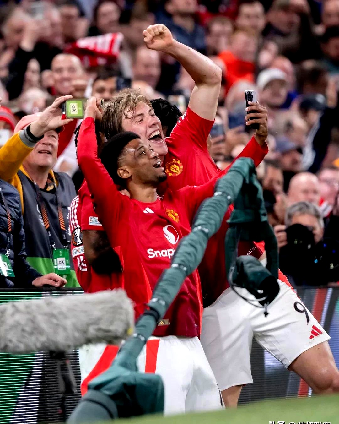 世俱杯冠军-包含曼联签下前锋破纪录，助力英超争冠的词条