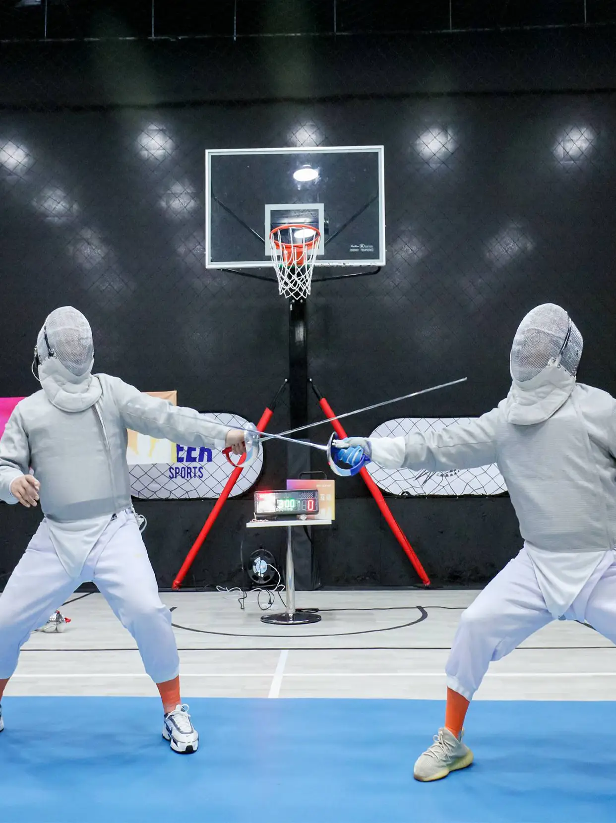 世俱杯时间-击剑团队拥团结拼杀