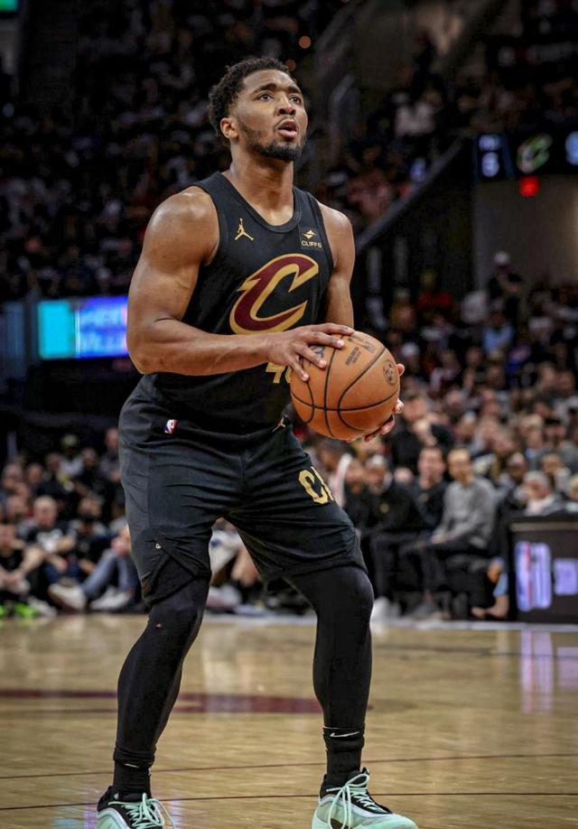 世俱杯改制-法国篮球明星：表现抢眼荣登巅峰的简单介绍