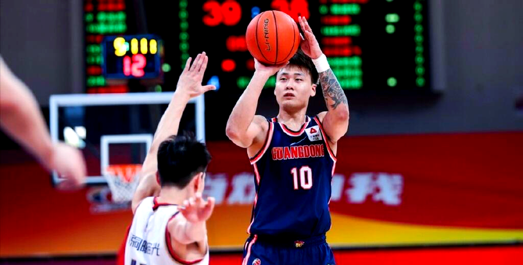 广东宏远队主场大胜，取得连胜开局