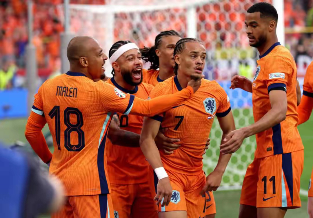 包含英格兰客场击败荷兰，提升出线机会的词条