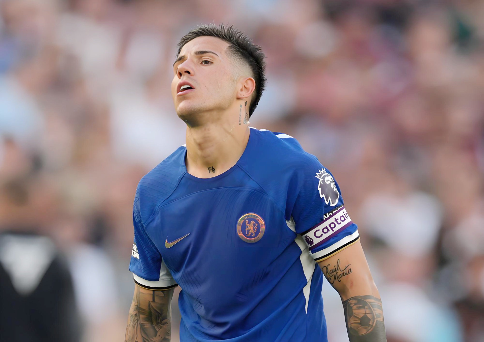 切尔西球员争议不断，教练组面临重重困难