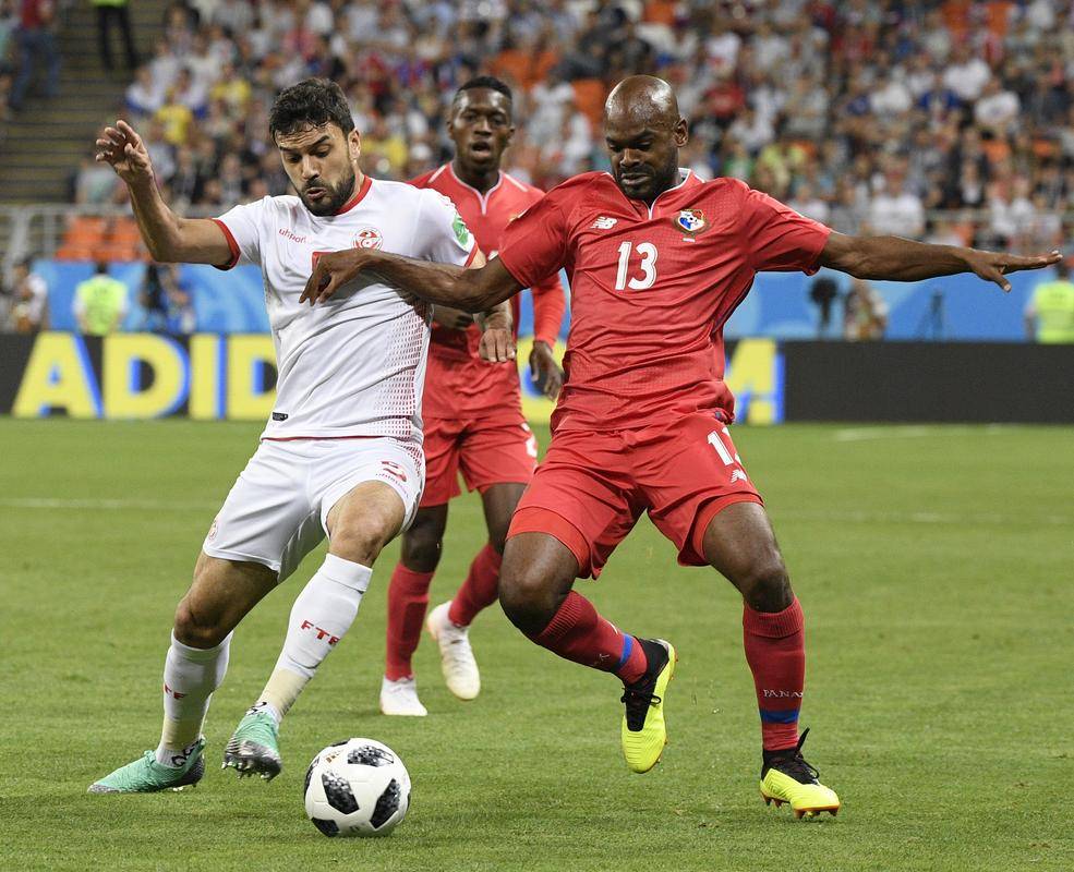 世俱杯直播-国内足坛比赛强队齐聚，交锋激烈精彩绝伦