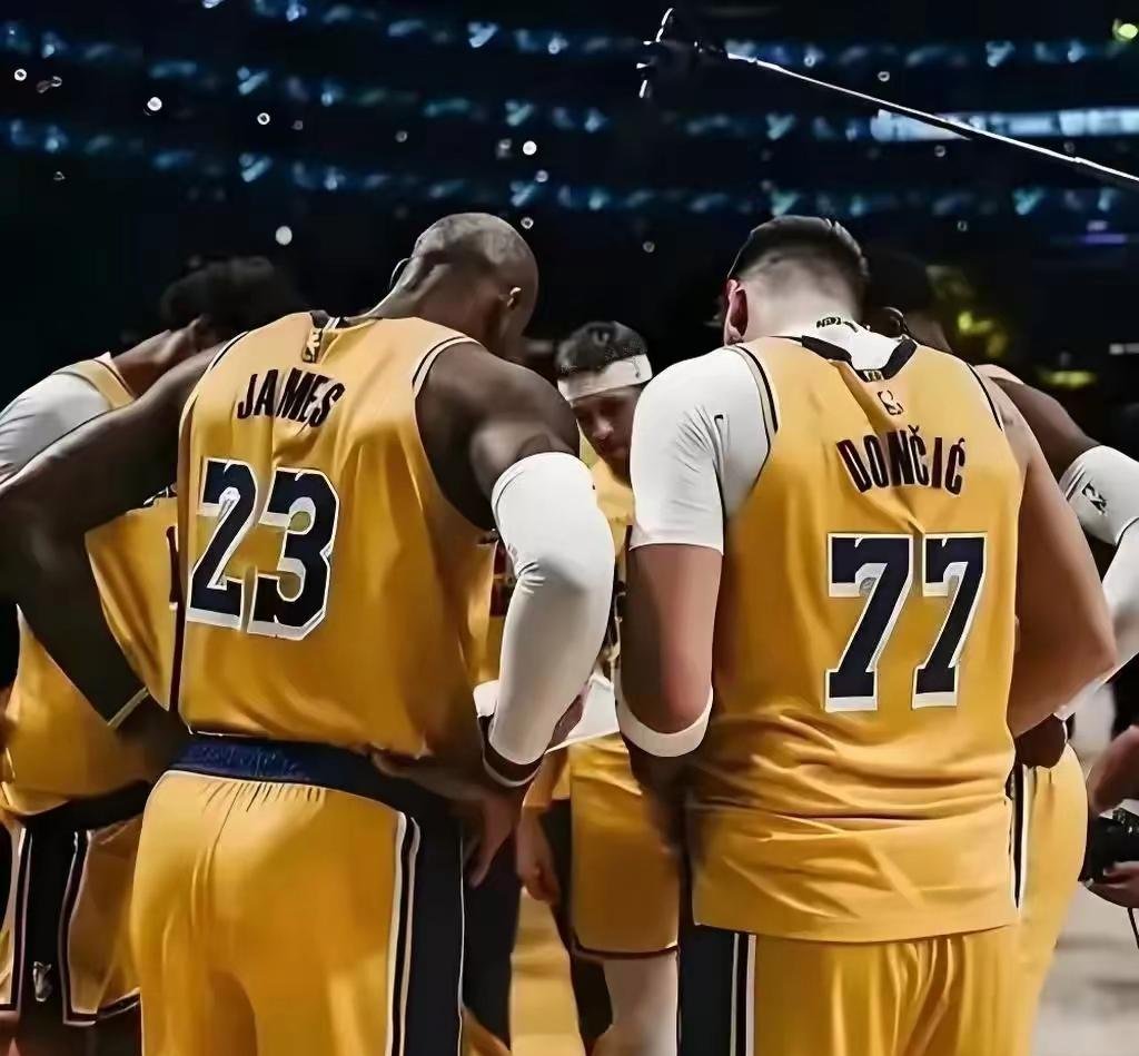 世俱杯-湖人艰难晋级东部总决赛，团队力量无法忽视！