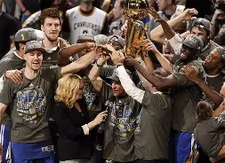 世俱杯-支持者红彤彤，篮网紮紮实实胜勝