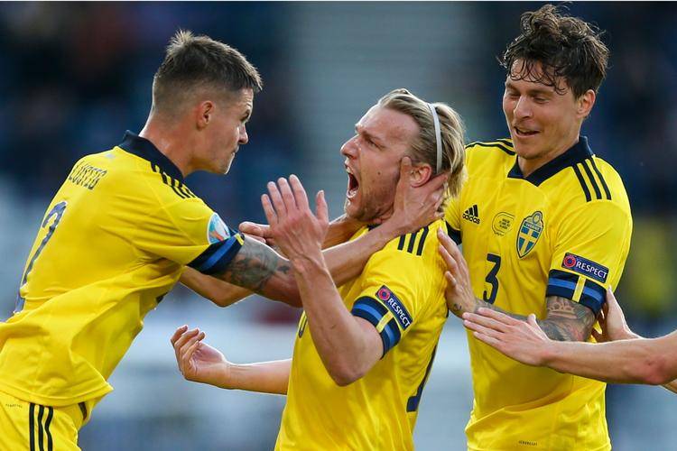 包含乌克兰惊险战胜希腊，出线形势不容乐观的词条