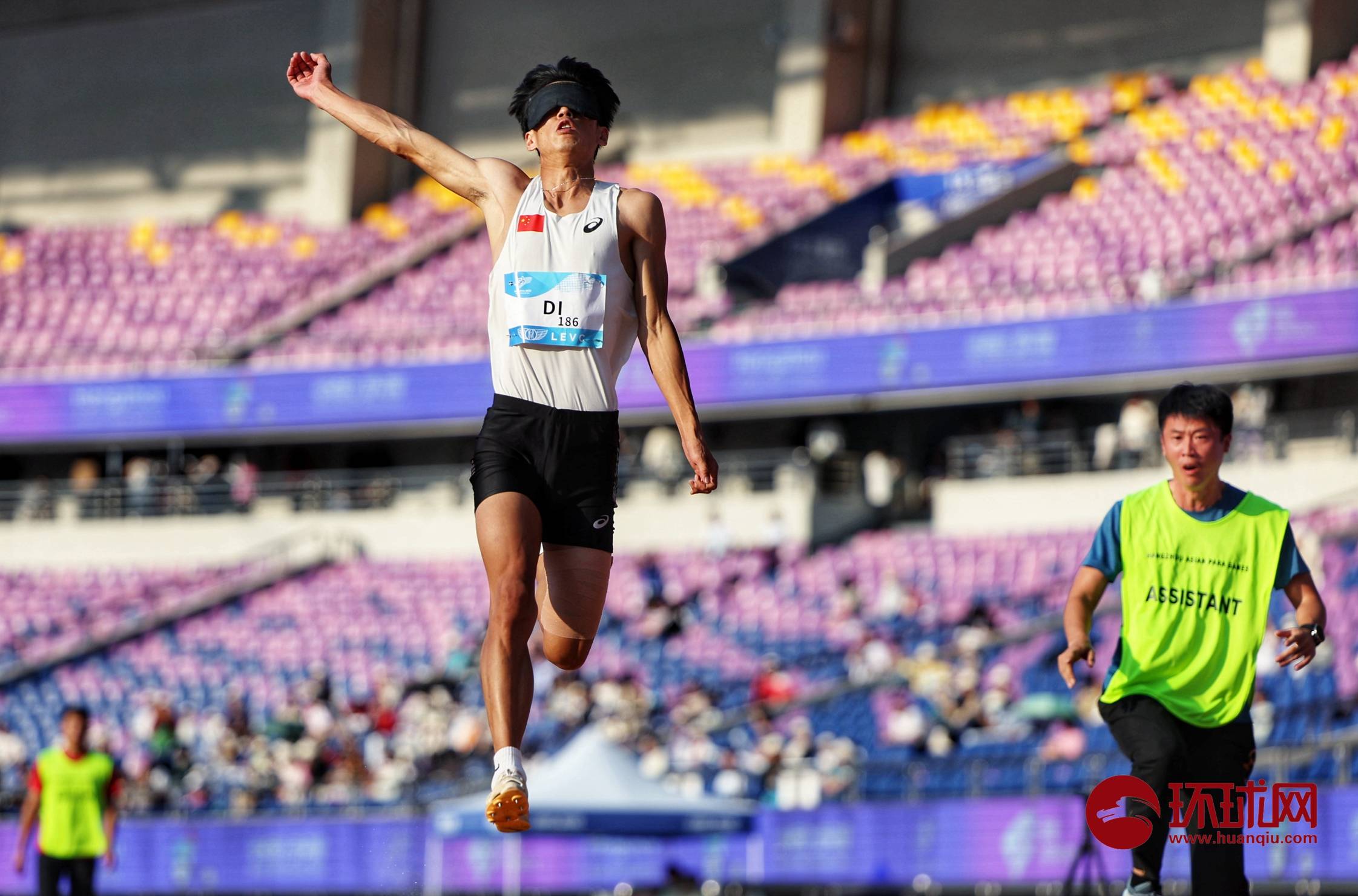 包含捷克共和国田径运动员夺得跳远银牌，表现亮眼的词条