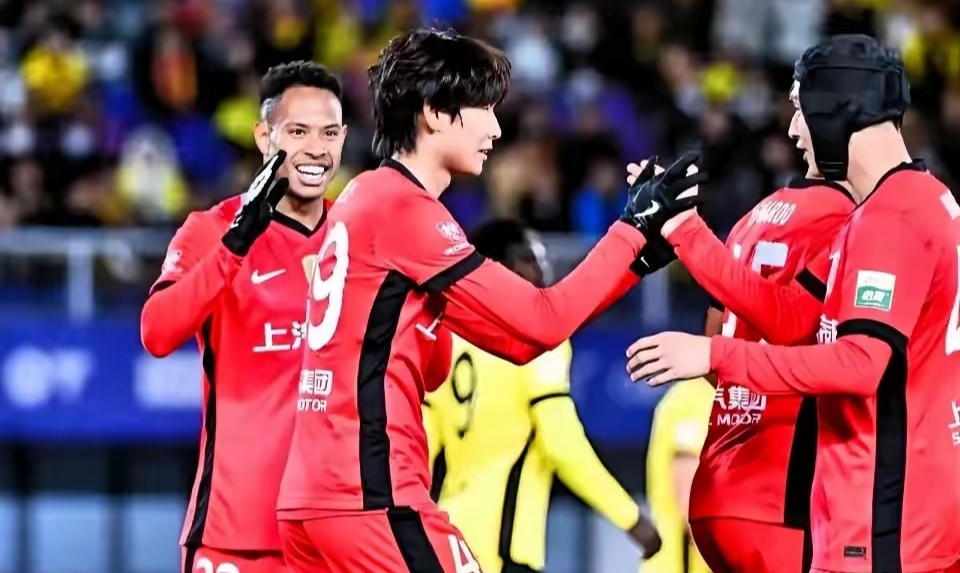 世俱杯分组-上海队在比赛中势如破竹，夺取胜利的简单介绍