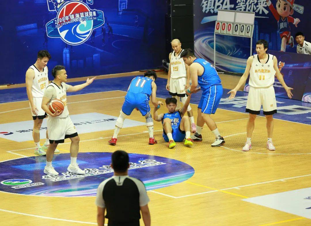 中国篮球联赛引爆球场，精彩对决搏杀不止