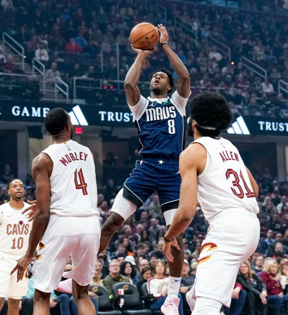 世俱杯分组-76人逆转独行侠，力保季后赛席位