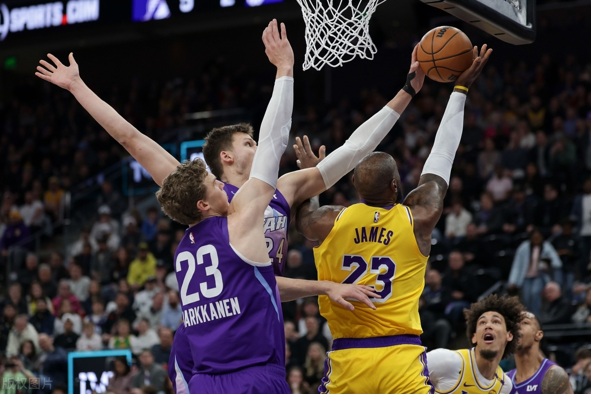 包含鹈鹕主场战胜爵士，戴维斯29分13篮板砍下大号两双的词条