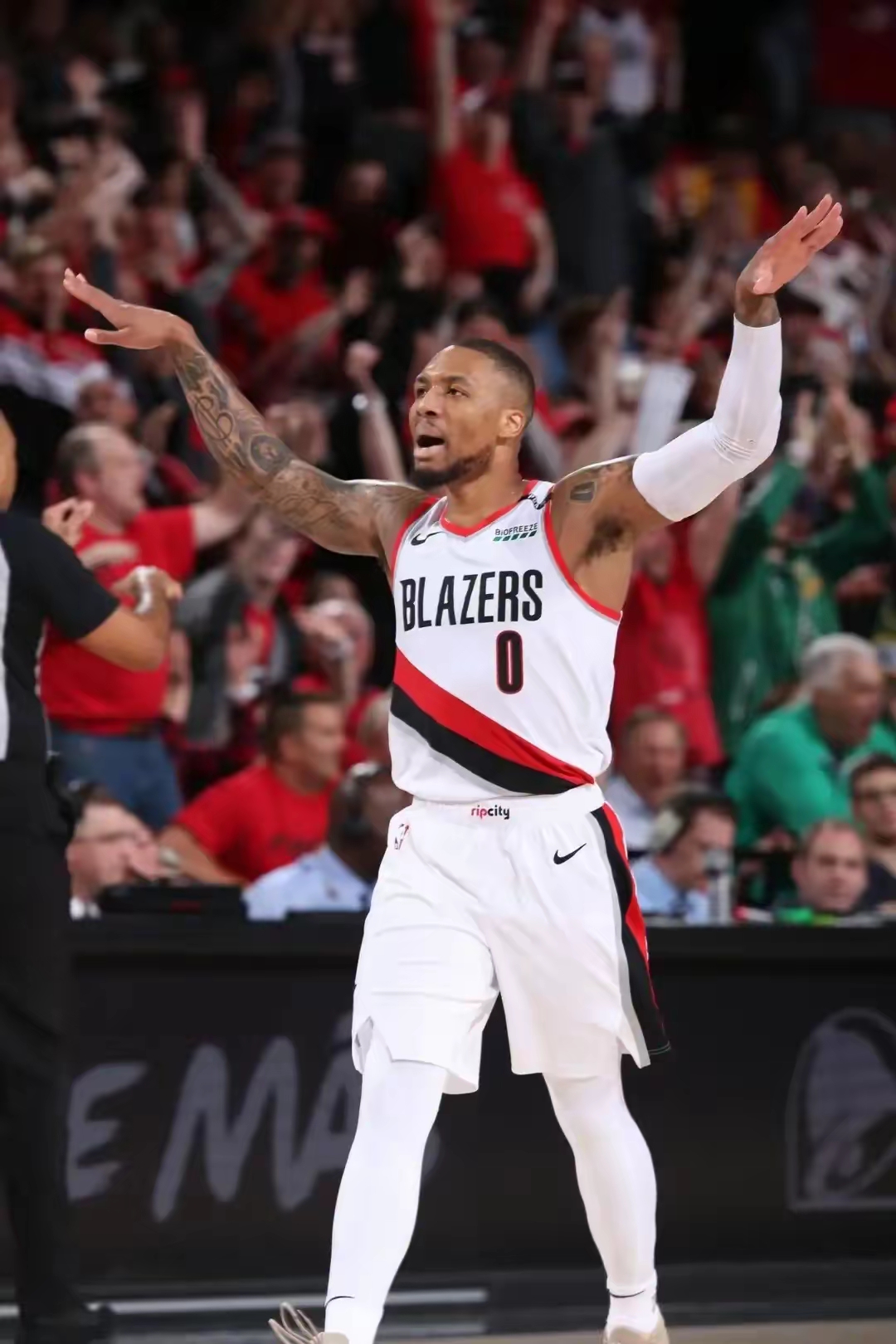 世俱杯直播-开拓者客场不敌热火，利拉德39分全场最高