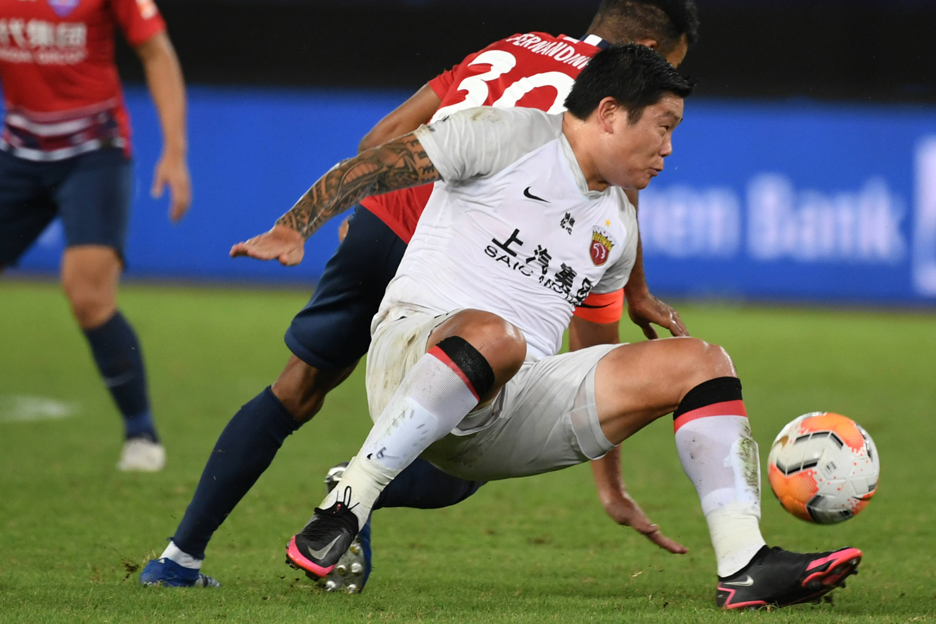 上海上港联赛表现稳定，争取更好成绩的简单介绍