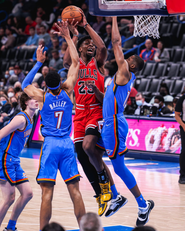 篮网队逆转公牛队开启胜利之门