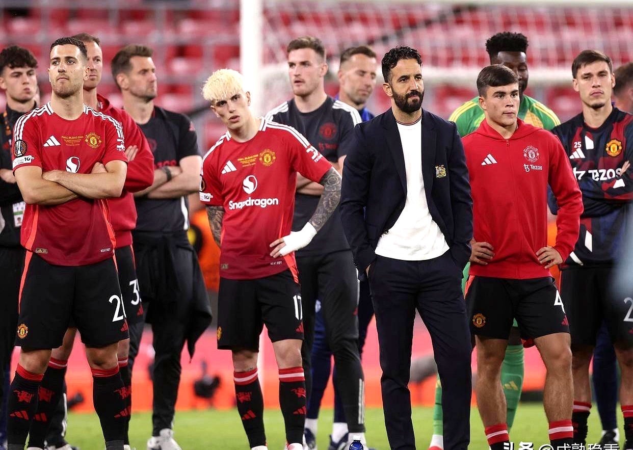 世俱杯决赛-包含曼联惨败止步，欧冠赛场无缘淘汰赛的词条