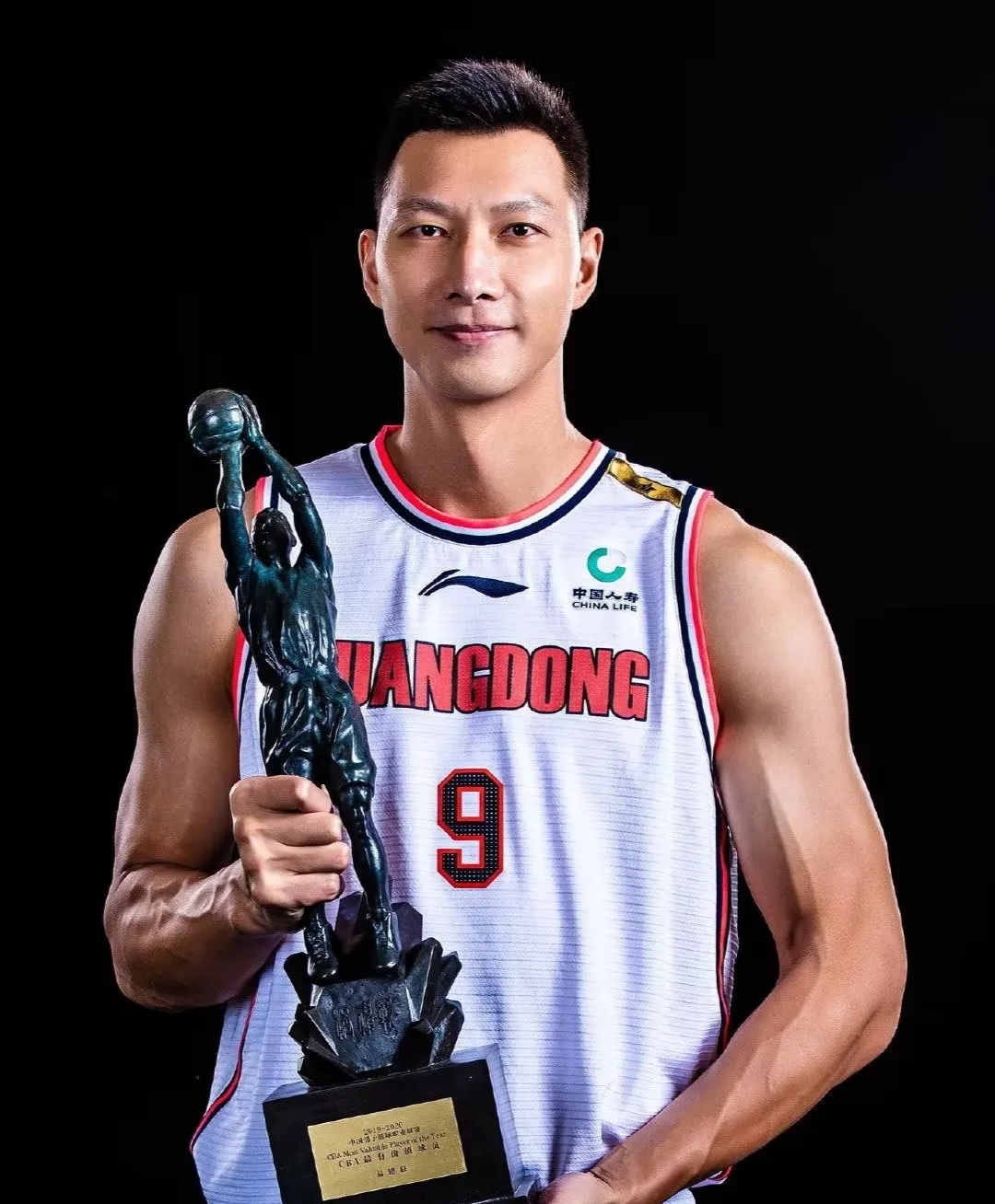 天津队鏖战快船，易建联高光表现的简单介绍