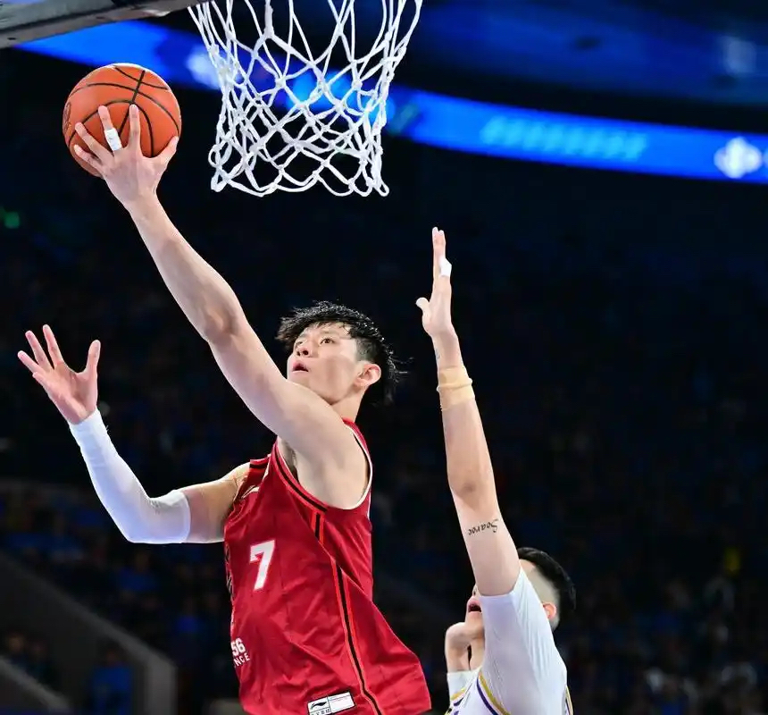 世俱杯赛程-快船逆转深圳队，王哲林点燃赛场