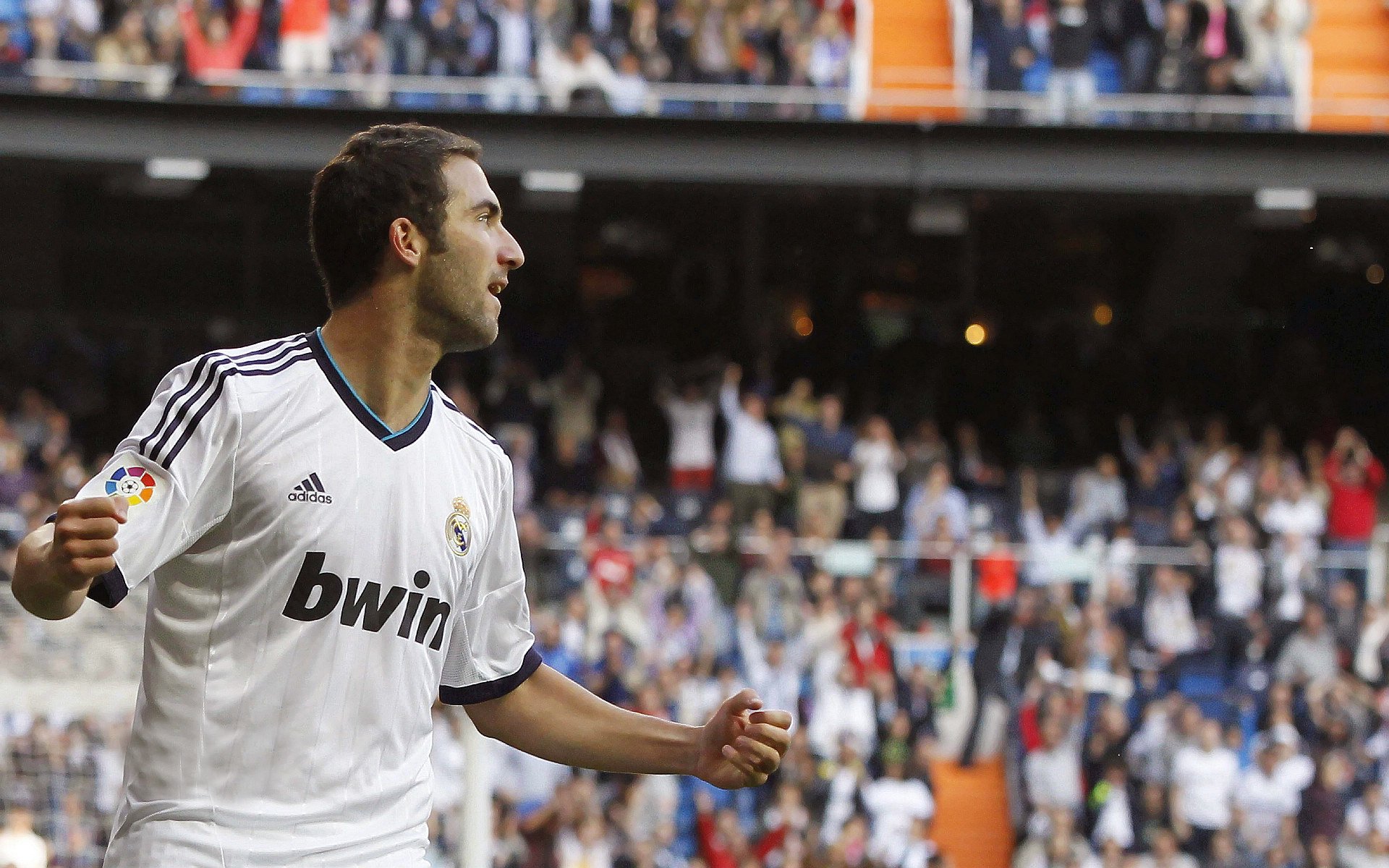 世俱杯决赛-霍勒迪劈开最强盾，太阳硬仗中怒放光芒击退北京铁阵