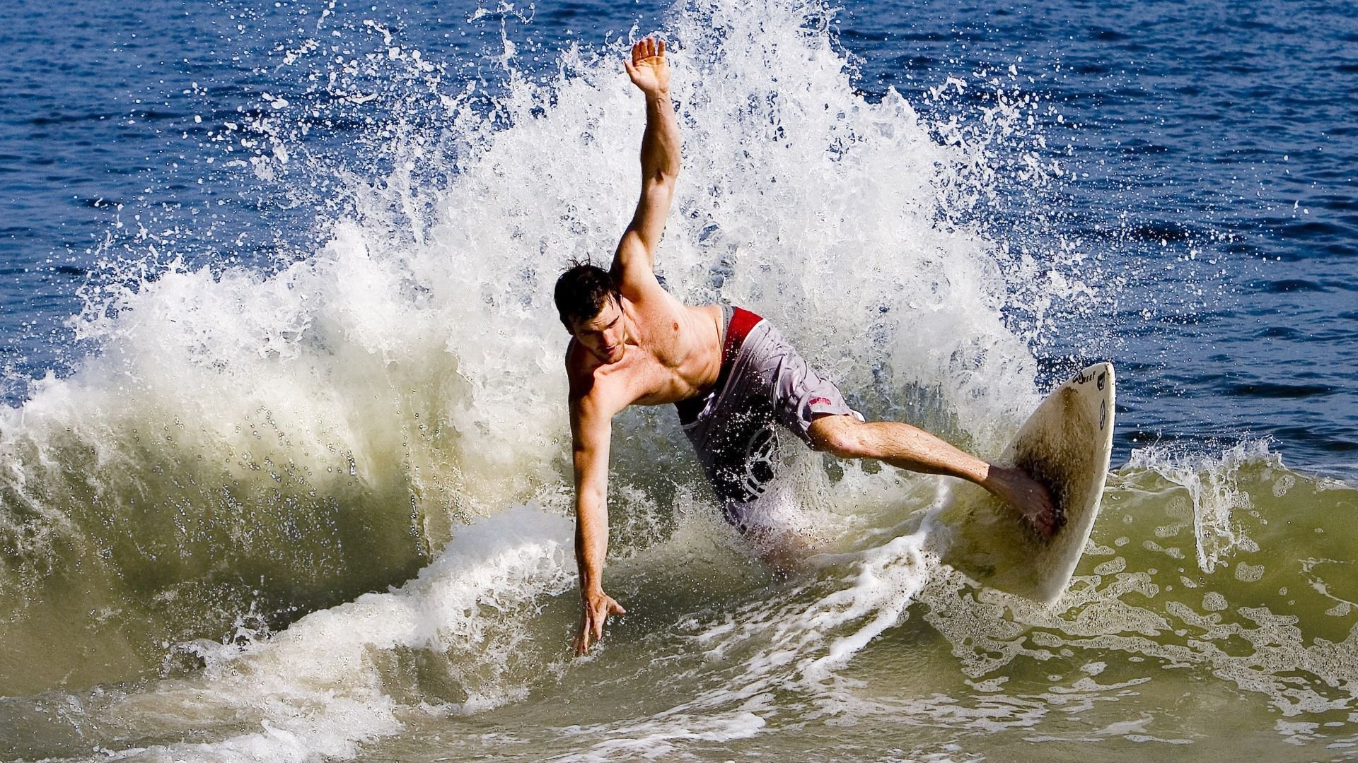 英超争冠高地风暴，当苏格兰式逼抢肢解巴斯克雄狮哲学