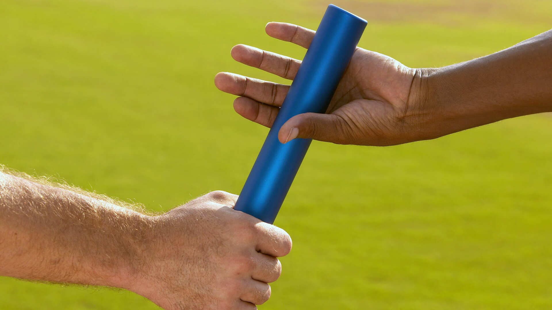 银箭折翼雨幕中，跃马烈焰照归途，红牛二队的逆袭与勒克莱尔的孤勇交响诗