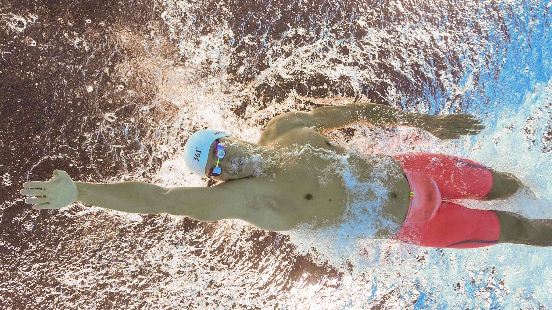 暗夜与星光，马来西亚队碾压中国队，石宇奇刷新纪录的辩证一夜