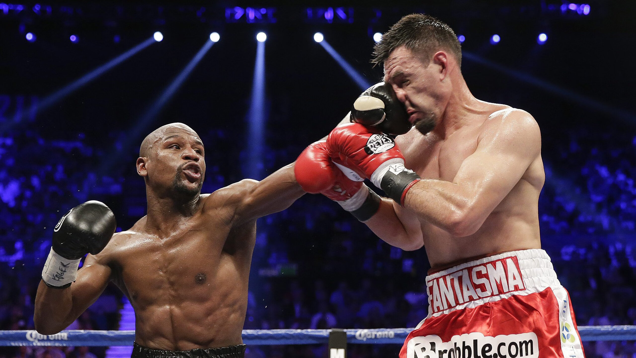 世俱杯时间-三分险胜背后的孤胆英雄，李梓嘉统治全场，印尼队惊险过关