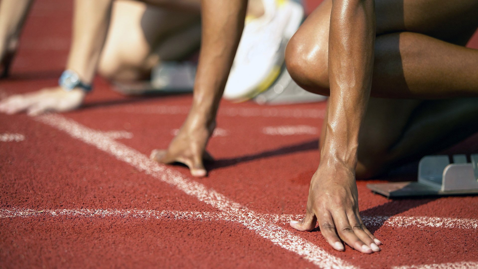 终场哨响，辛杜在巴黎扛起一面不存在的国旗